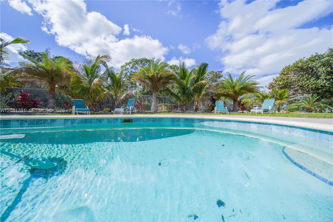 En Venta: $1,300,000 (5 camas, 3 baños, 2722 Pies cuadrados)