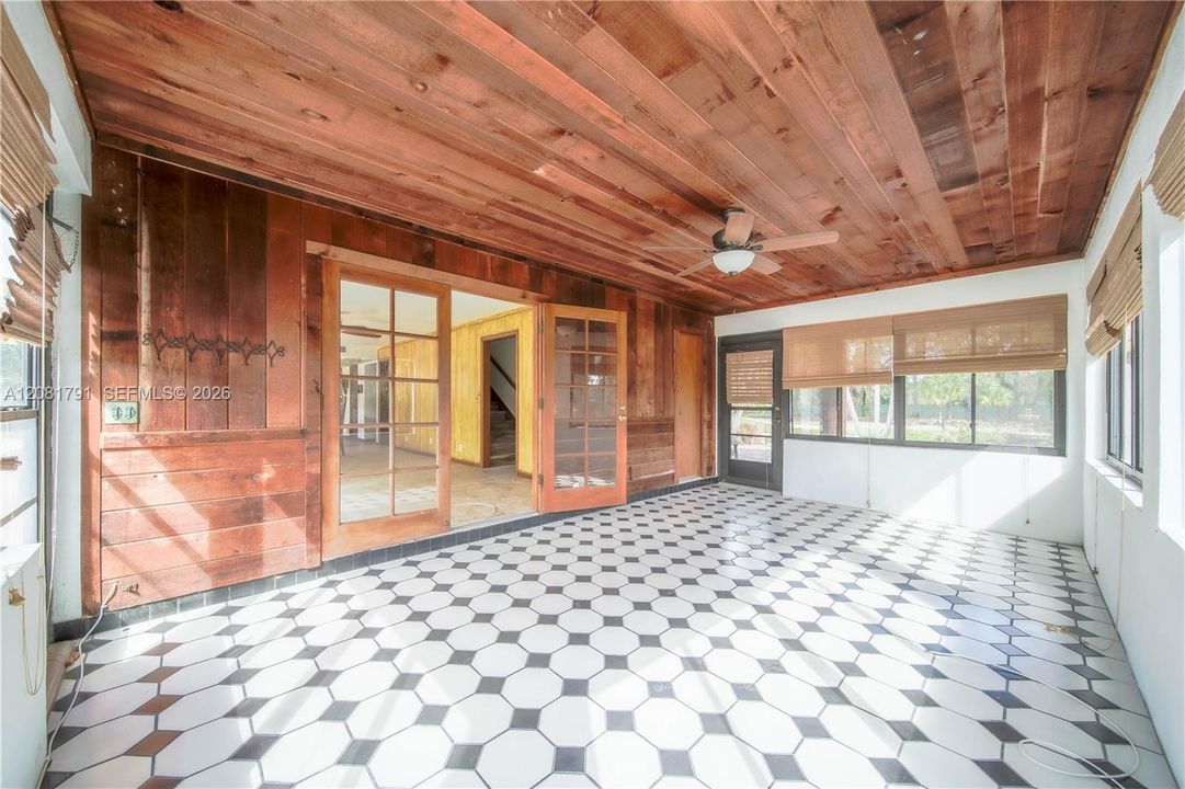 En Venta: $1,300,000 (5 camas, 3 baños, 2722 Pies cuadrados)