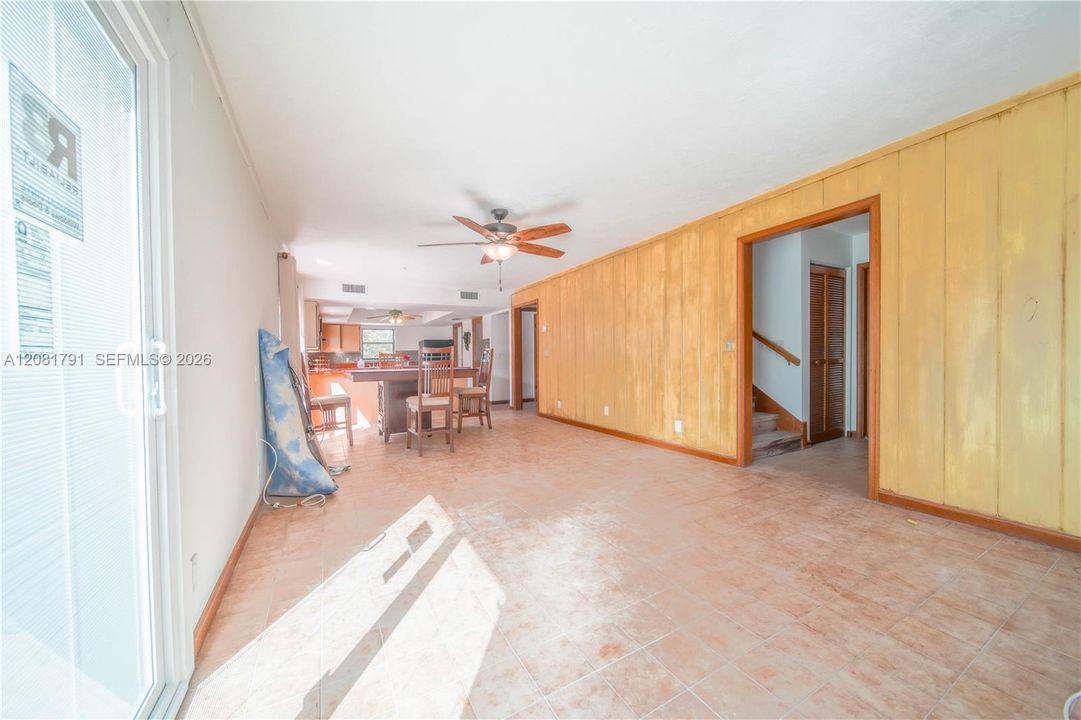 En Venta: $1,300,000 (5 camas, 3 baños, 2722 Pies cuadrados)