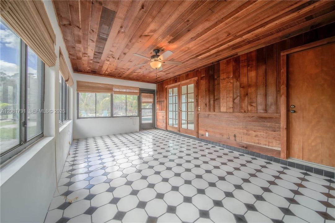 En Venta: $1,300,000 (5 camas, 3 baños, 2722 Pies cuadrados)