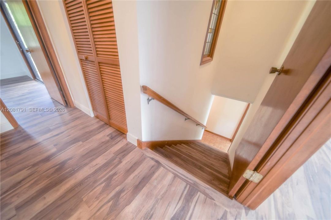 En Venta: $1,300,000 (5 camas, 3 baños, 2722 Pies cuadrados)