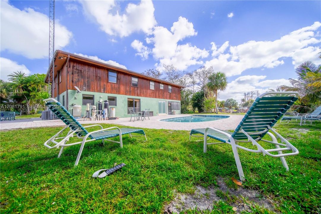 En Venta: $1,300,000 (5 camas, 3 baños, 2722 Pies cuadrados)