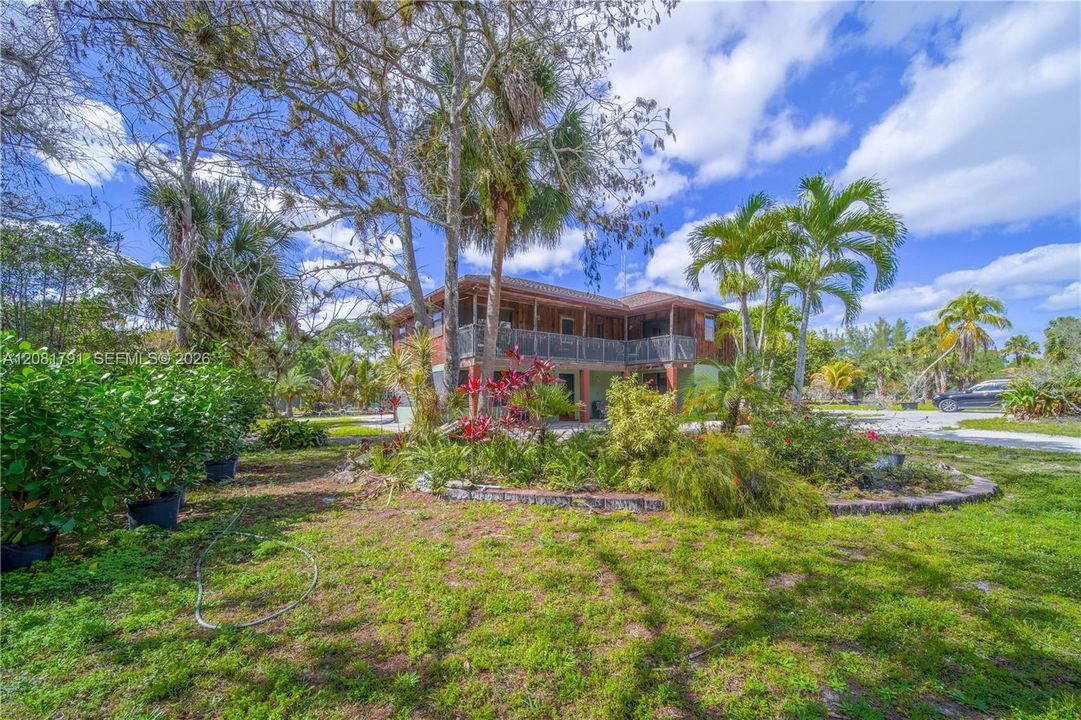 En Venta: $1,300,000 (5 camas, 3 baños, 2722 Pies cuadrados)