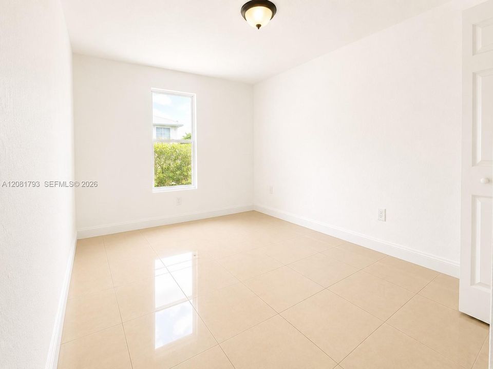 For Rent: $2,600 (3 beds, 1 baths, 2048 Square Feet)