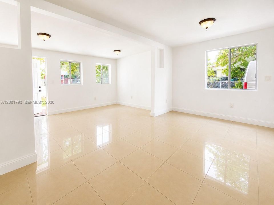 For Rent: $2,600 (3 beds, 1 baths, 2048 Square Feet)