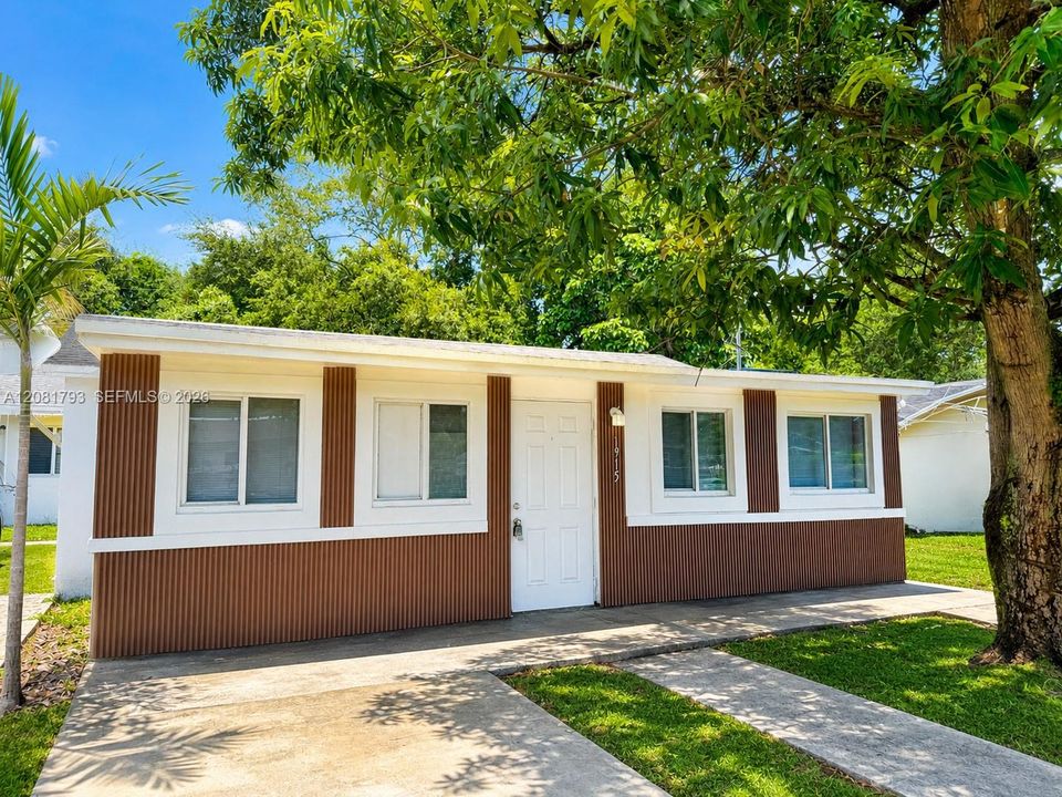 For Rent: $2,600 (3 beds, 1 baths, 2048 Square Feet)