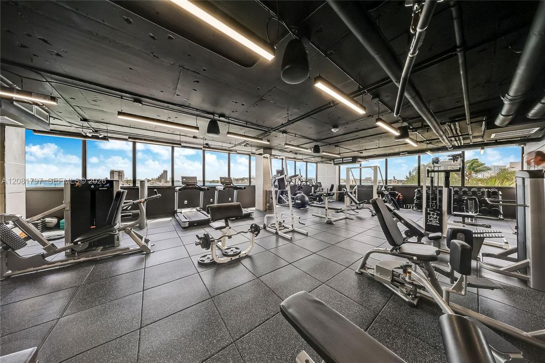 Active With Contract: $2,500 (1 beds, 1 baths, 800 Square Feet)