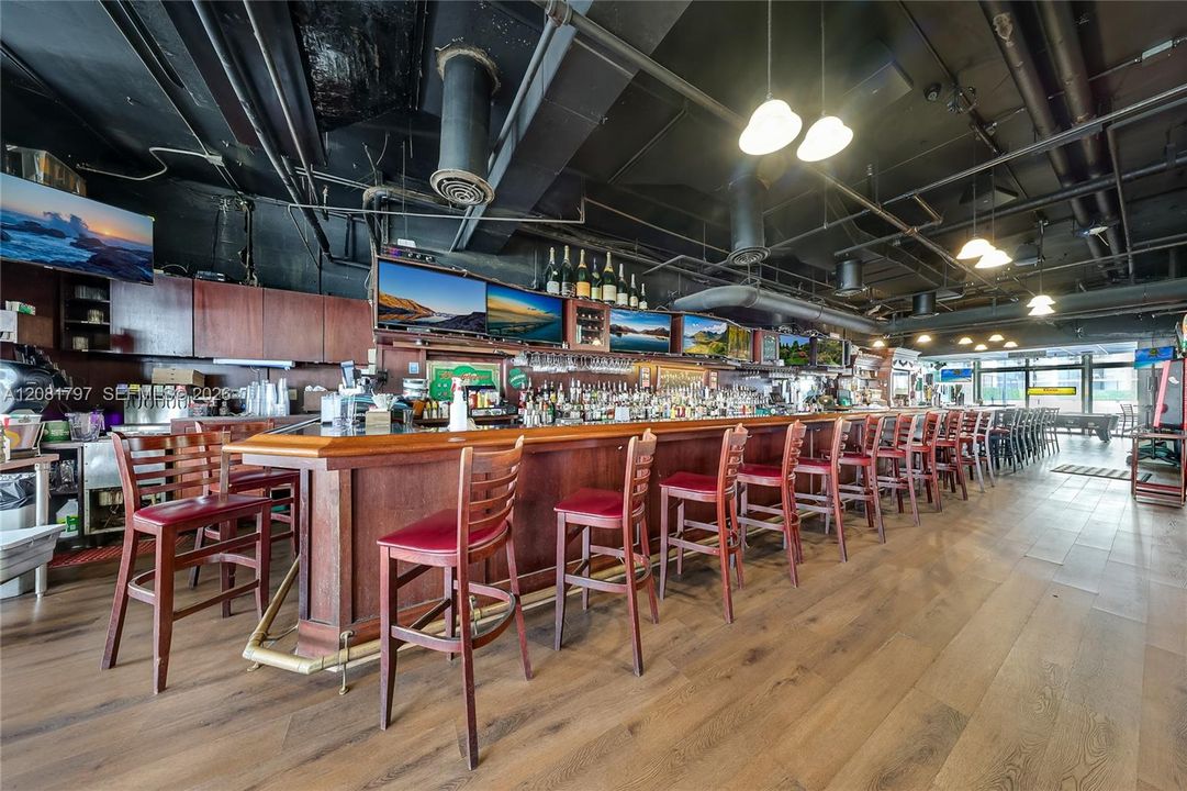 Active With Contract: $2,500 (1 beds, 1 baths, 800 Square Feet)
