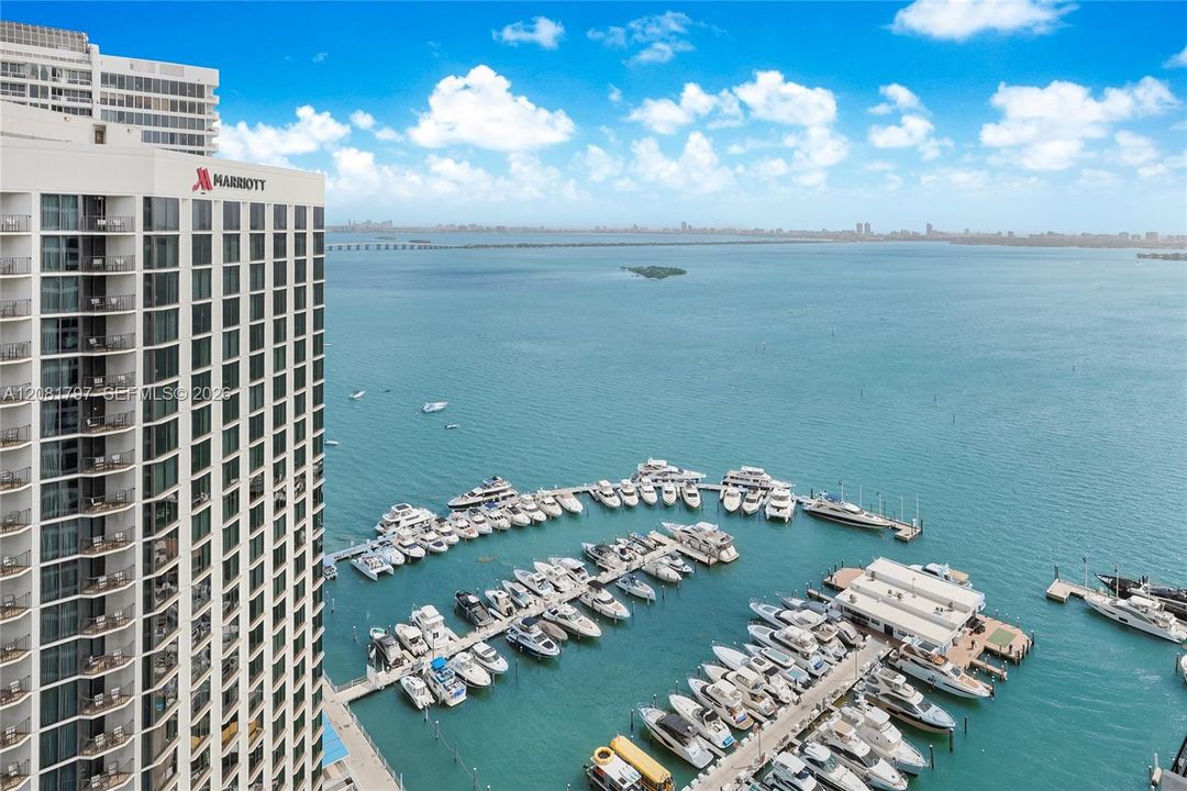 Active With Contract: $2,500 (1 beds, 1 baths, 800 Square Feet)