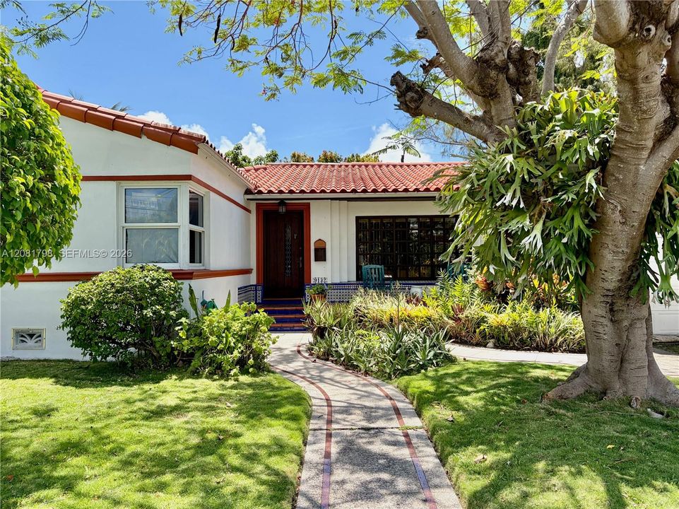 En Renta: $5,650 (3 camas, 2 baños, 1774 Pies cuadrados)