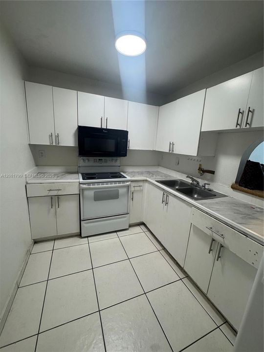 В аренду: $1,900 (2 спален, 2 ванн, 996 Квадратных фут)