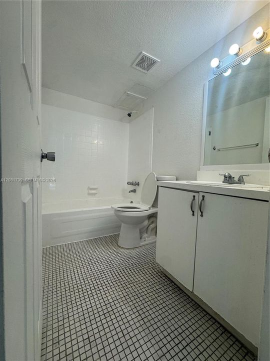 В аренду: $1,900 (2 спален, 2 ванн, 996 Квадратных фут)