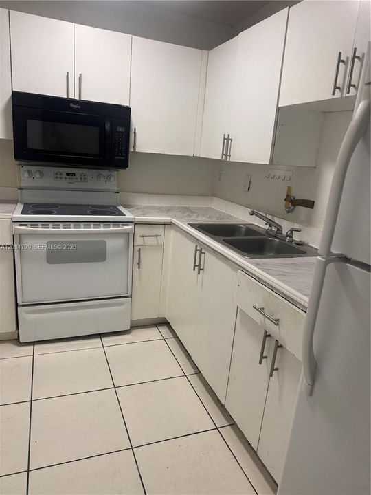 В аренду: $1,900 (2 спален, 2 ванн, 996 Квадратных фут)