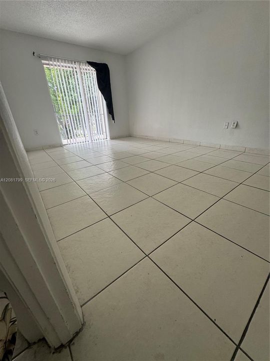 В аренду: $1,900 (2 спален, 2 ванн, 996 Квадратных фут)