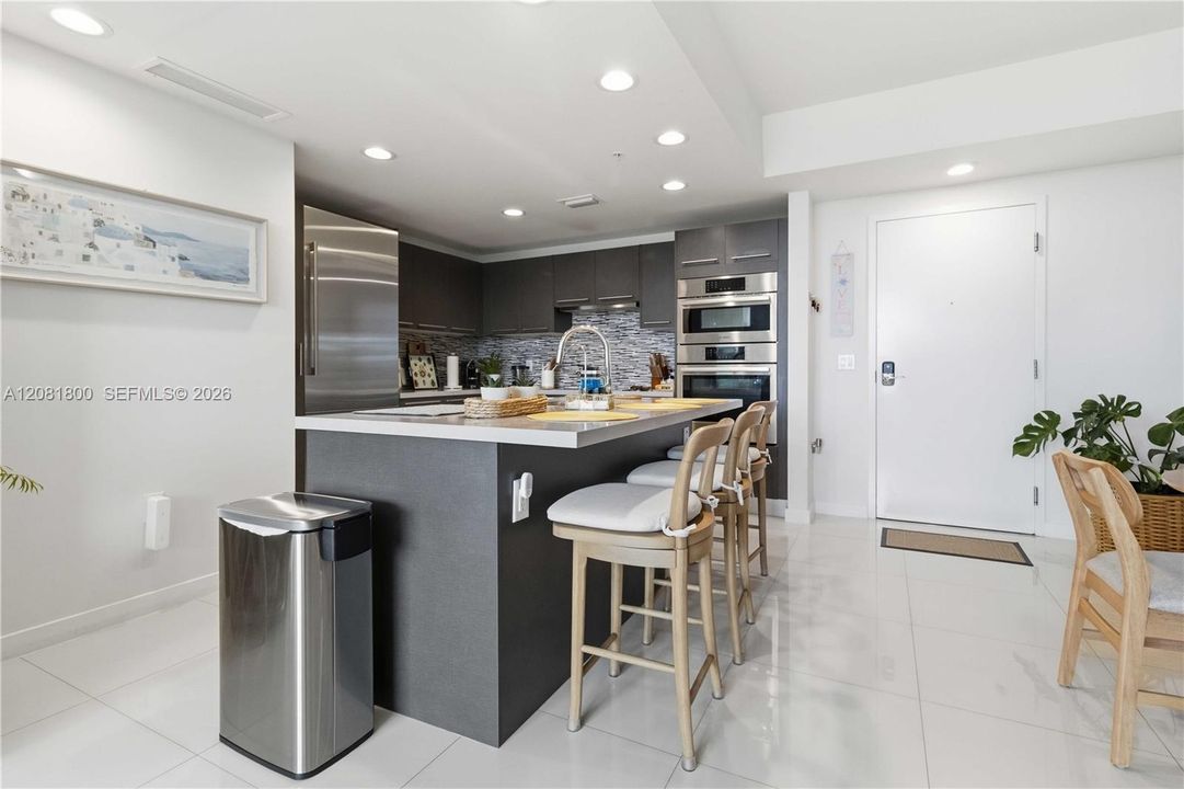 For Rent: $2,900 (2 beds, 2 baths, 1066 Square Feet)
