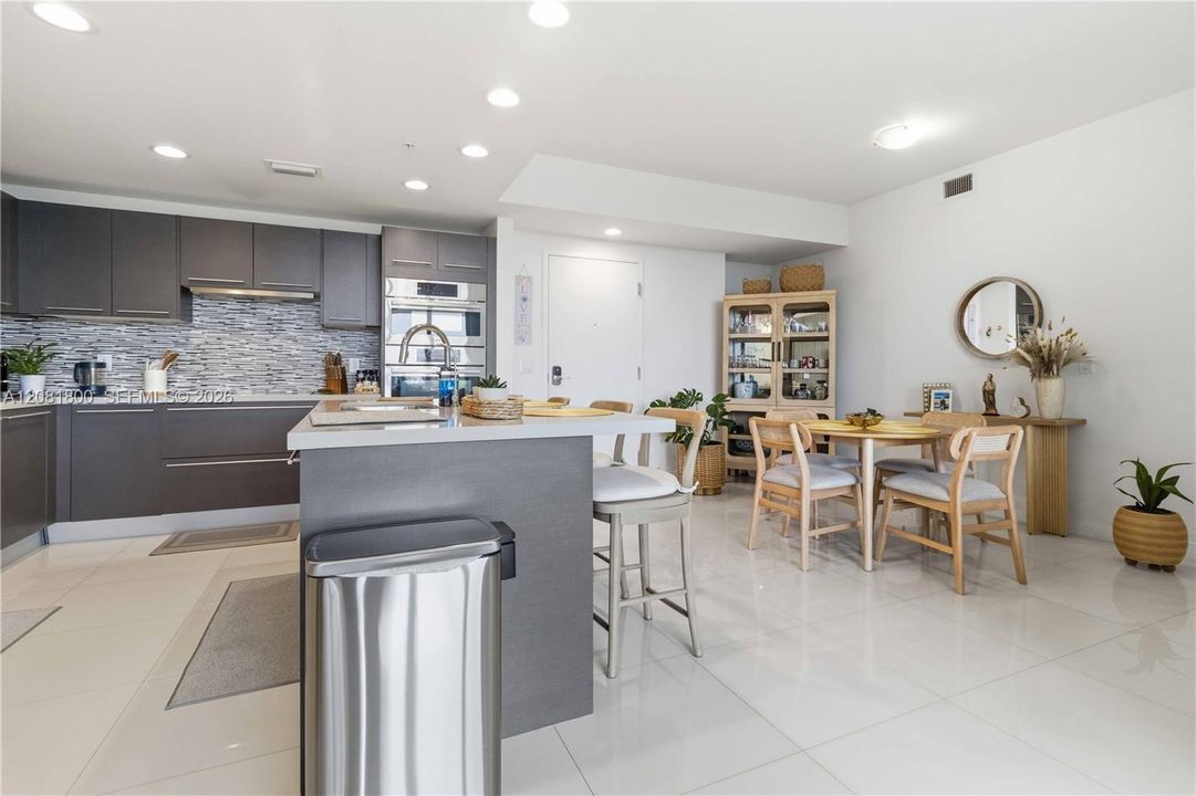 For Rent: $2,900 (2 beds, 2 baths, 1066 Square Feet)