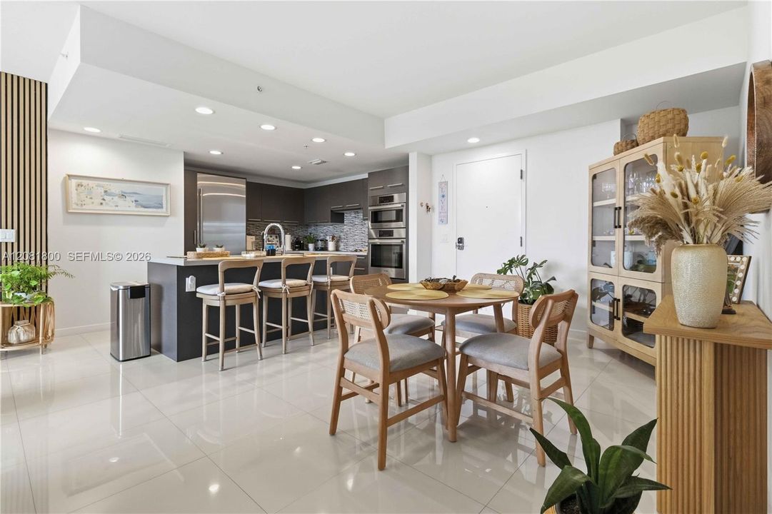 For Rent: $2,900 (2 beds, 2 baths, 1066 Square Feet)