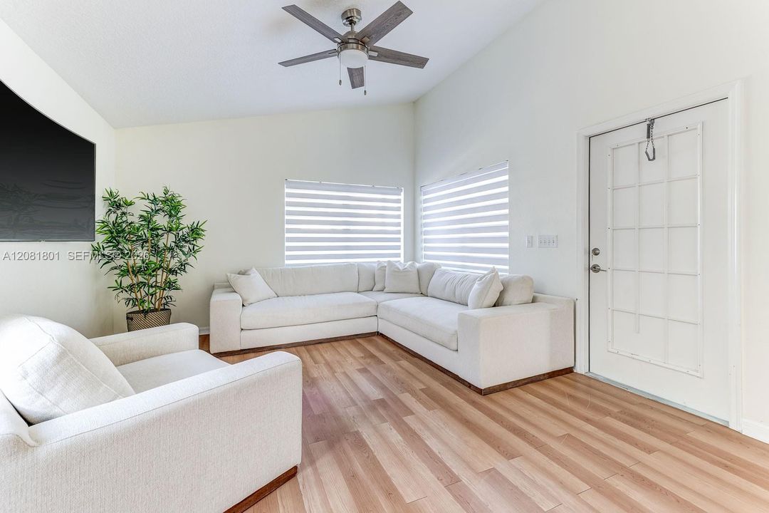 For Sale: $464,900 (3 beds, 2 baths, 1671 Square Feet)