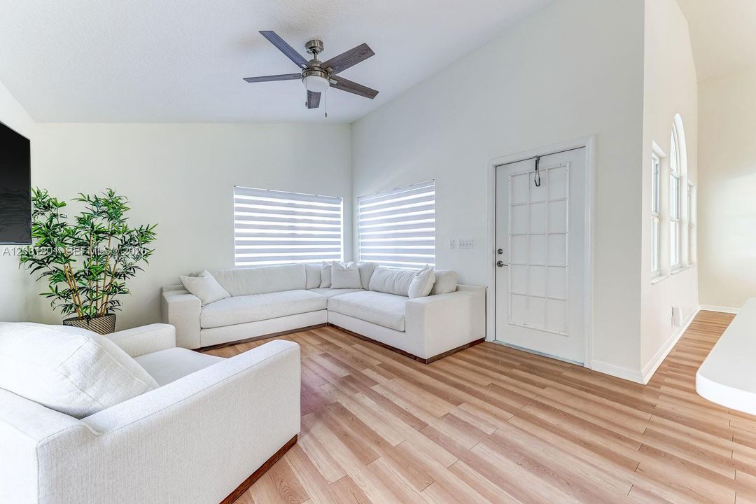 For Sale: $464,900 (3 beds, 2 baths, 1671 Square Feet)
