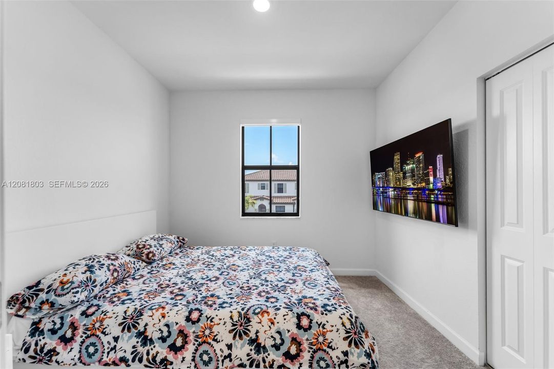 出租: $2,500 (3 贝兹, 2 浴室, 1393 平方英尺)