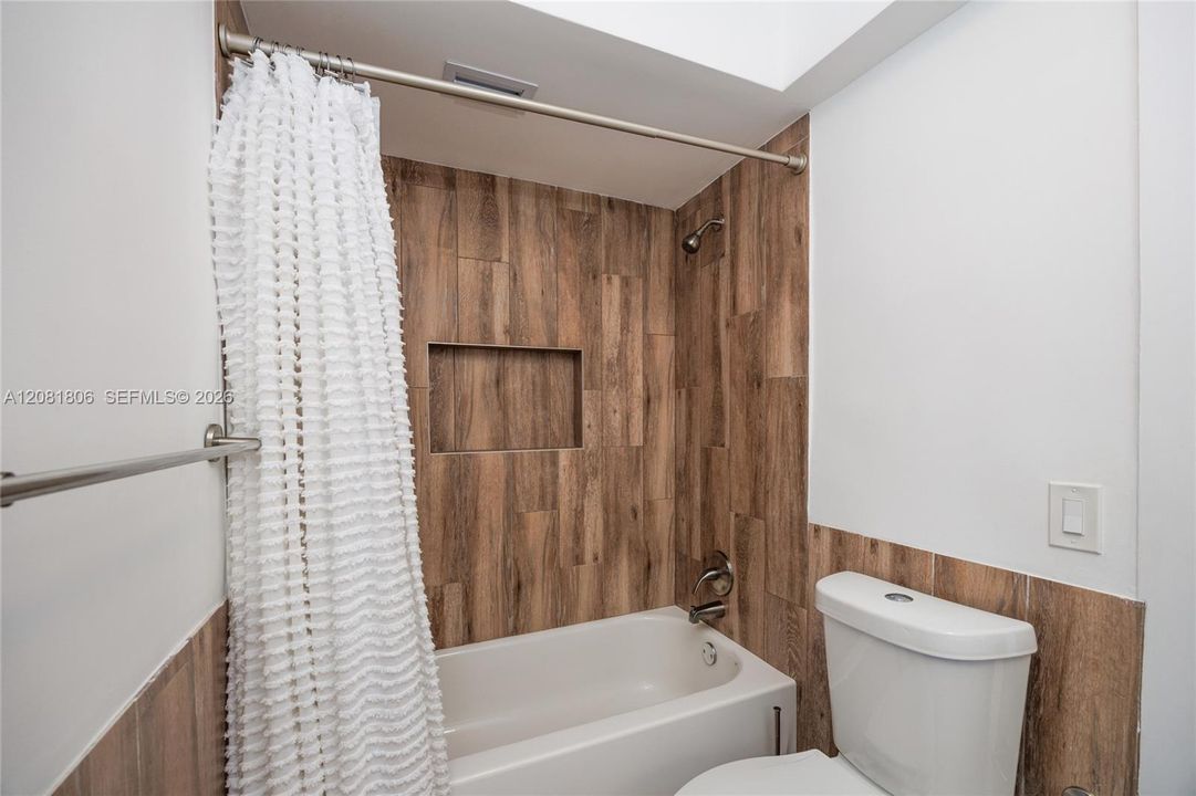 En Renta: $4,450 (4 camas, 2 baños, 1992 Pies cuadrados)