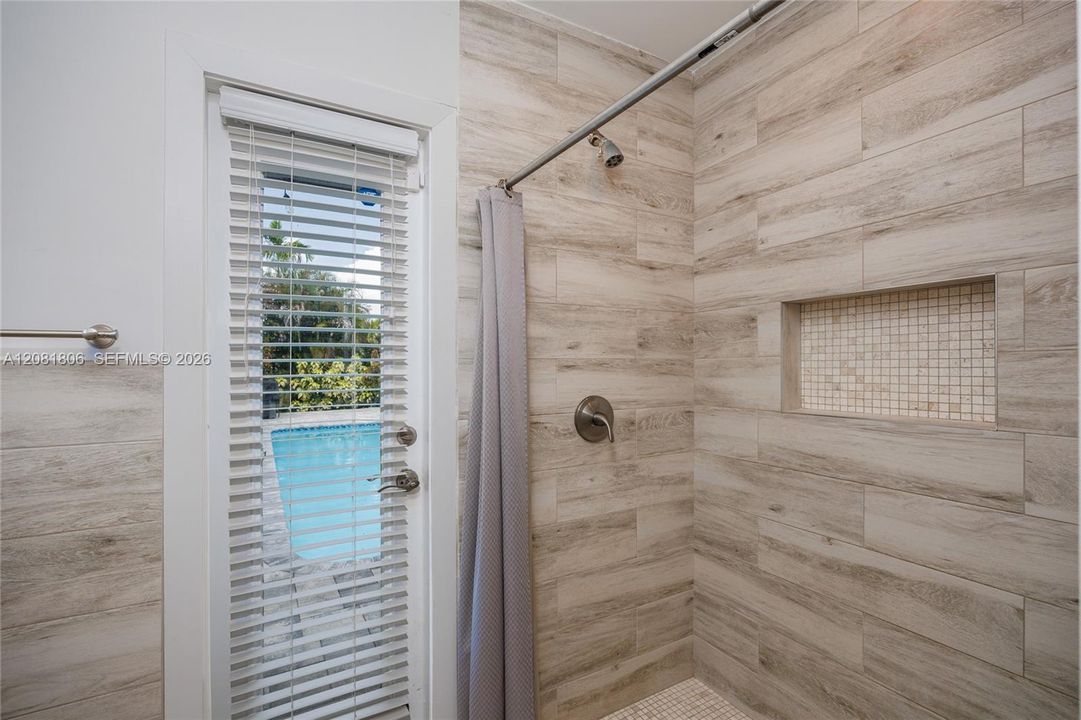 En Renta: $4,450 (4 camas, 2 baños, 1992 Pies cuadrados)