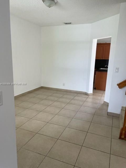 В аренду: $2,500 (3 спален, 2 ванн, 1170 Квадратных фут)