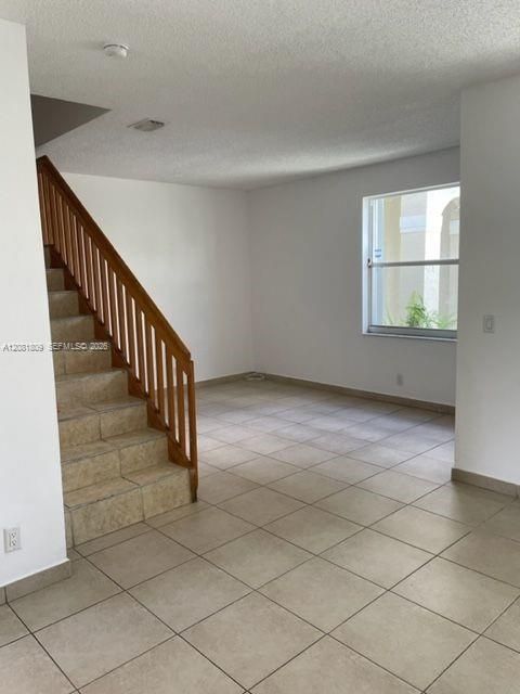 В аренду: $2,500 (3 спален, 2 ванн, 1170 Квадратных фут)