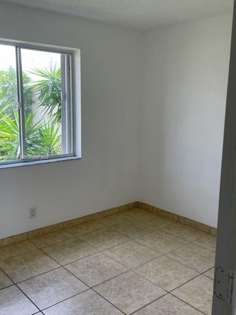 В аренду: $2,500 (3 спален, 2 ванн, 1170 Квадратных фут)