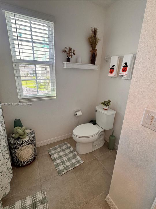 For Rent: $2,650 (4 beds, 2 baths, 2400 Square Feet)