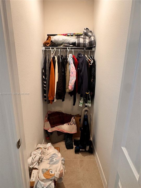 For Rent: $2,650 (4 beds, 2 baths, 2400 Square Feet)