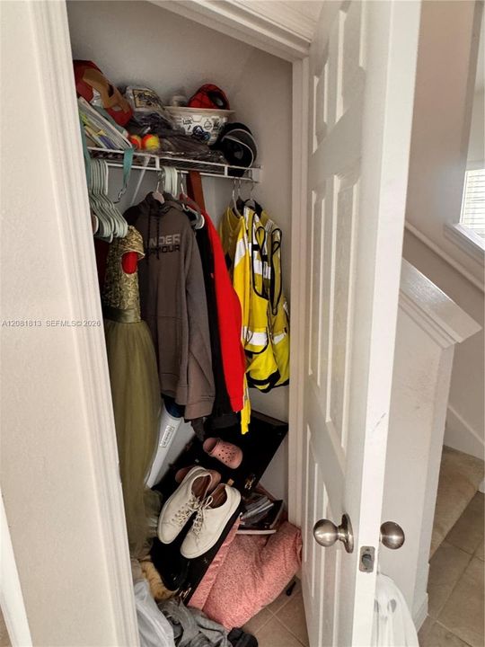 For Rent: $2,650 (4 beds, 2 baths, 2400 Square Feet)