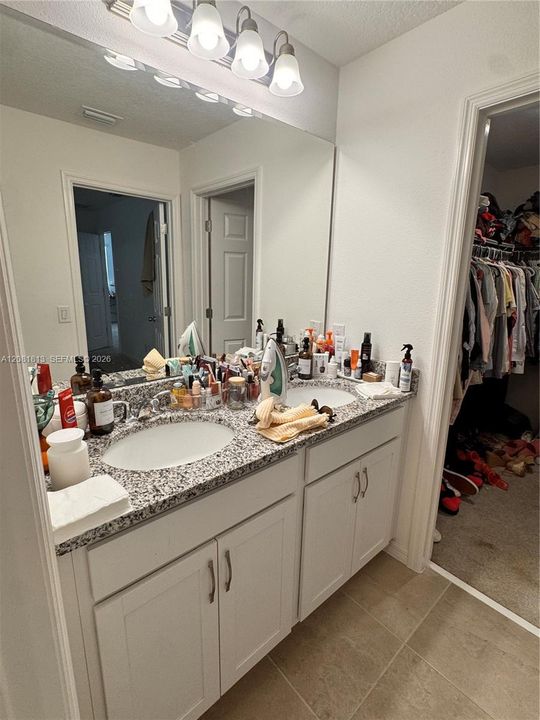 For Rent: $2,650 (4 beds, 2 baths, 2400 Square Feet)