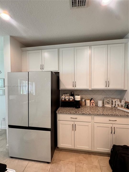 For Rent: $2,650 (4 beds, 2 baths, 2400 Square Feet)