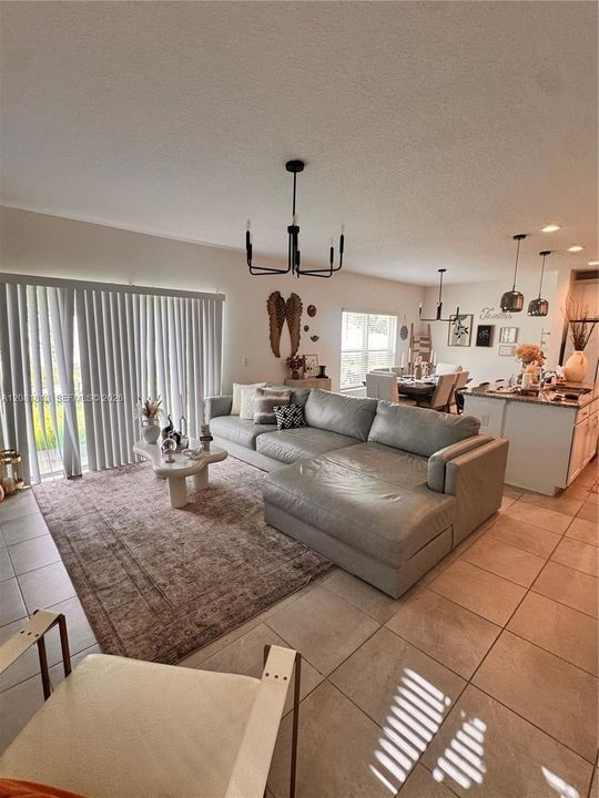 For Rent: $2,650 (4 beds, 2 baths, 2400 Square Feet)