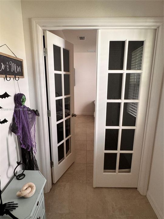 For Rent: $2,650 (4 beds, 2 baths, 2400 Square Feet)