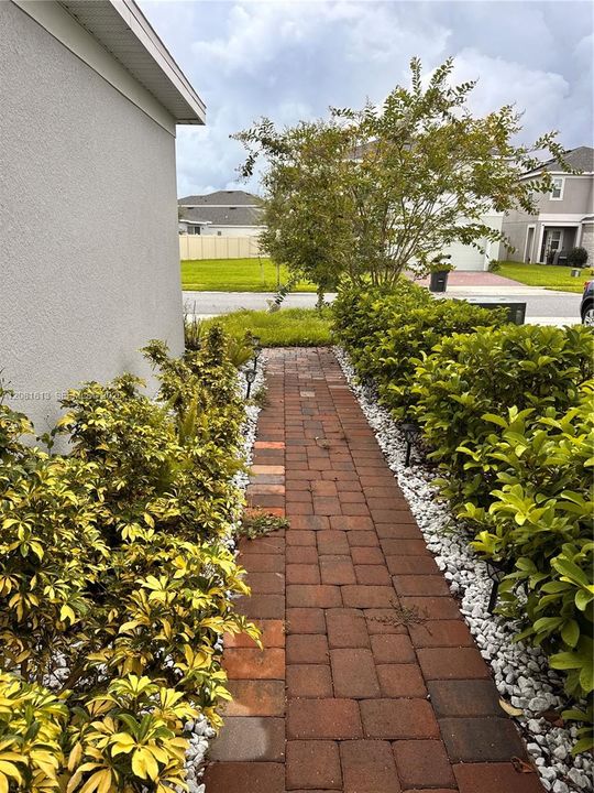 For Rent: $2,650 (4 beds, 2 baths, 2400 Square Feet)