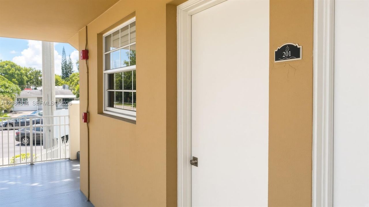 For Sale: $210,000 (2 beds, 1 baths, 800 Square Feet)