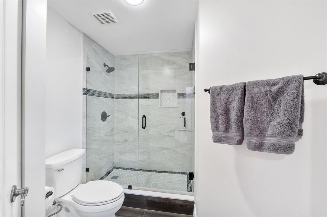 800 Uno Lago Dr U204_008