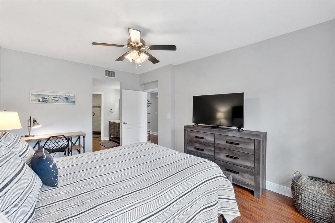 800 Uno Lago Dr U204_013