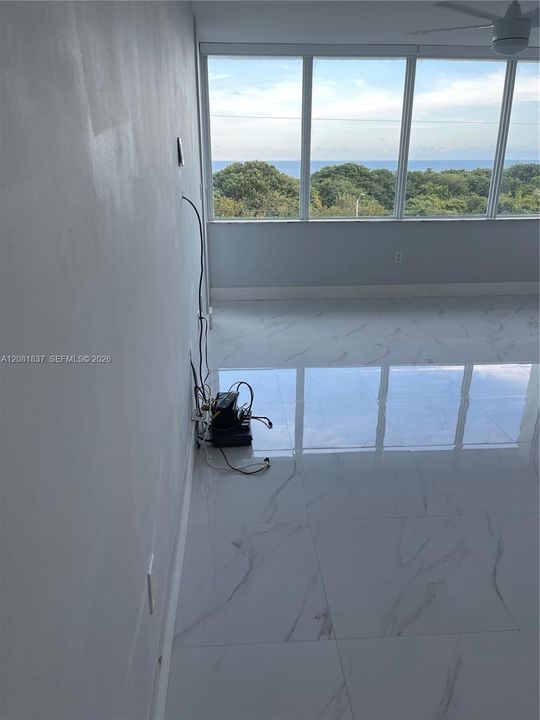 For Rent: $2,700 (1 beds, 2 baths, 864 Square Feet)