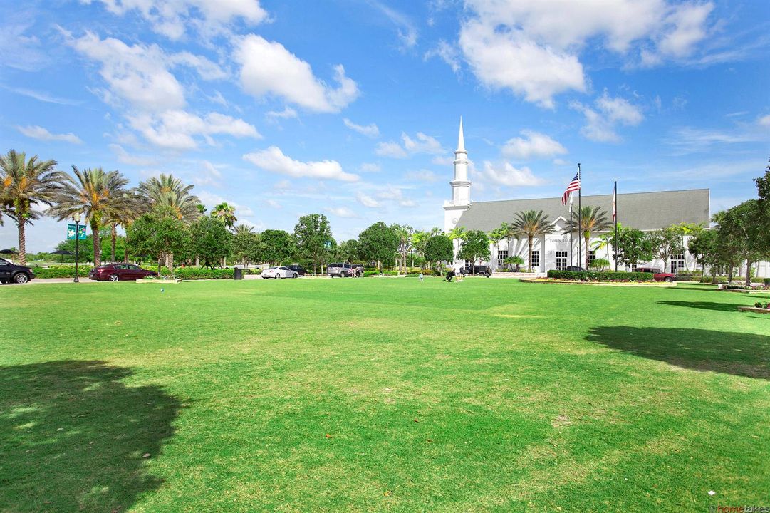 6 Tradition Square Lawn