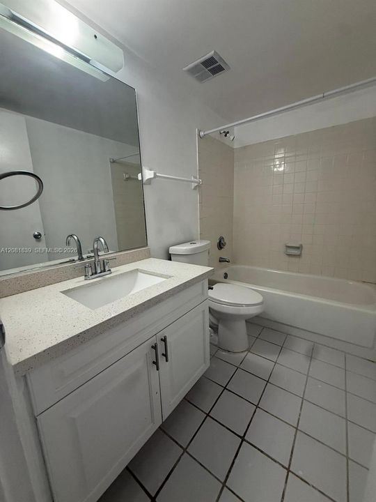 For Rent: $2,550 (2 beds, 2 baths, 1015 Square Feet)