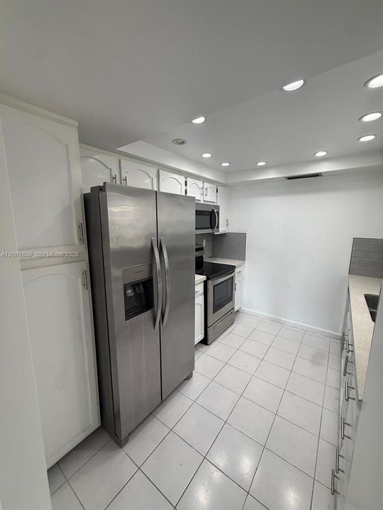 For Rent: $2,550 (2 beds, 2 baths, 1015 Square Feet)