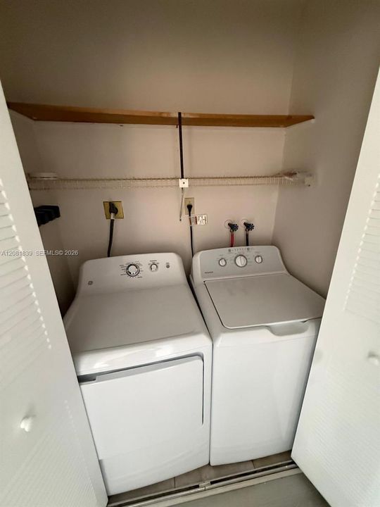 For Rent: $2,550 (2 beds, 2 baths, 1015 Square Feet)
