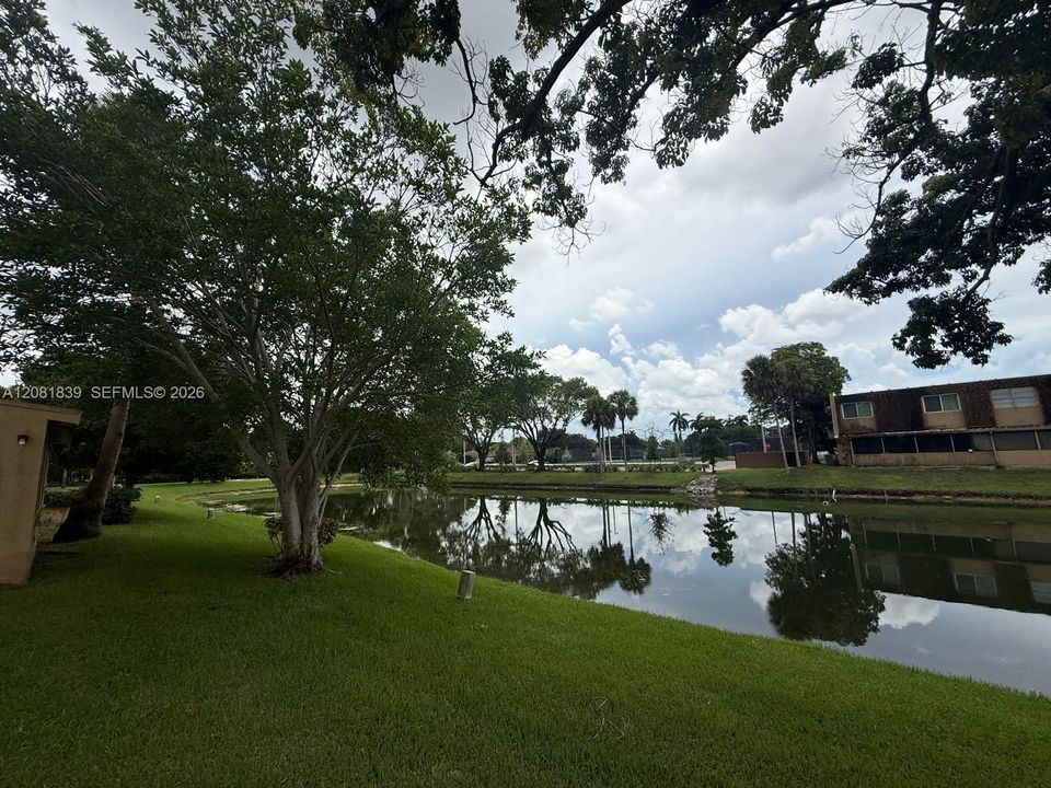 For Rent: $2,550 (2 beds, 2 baths, 1015 Square Feet)
