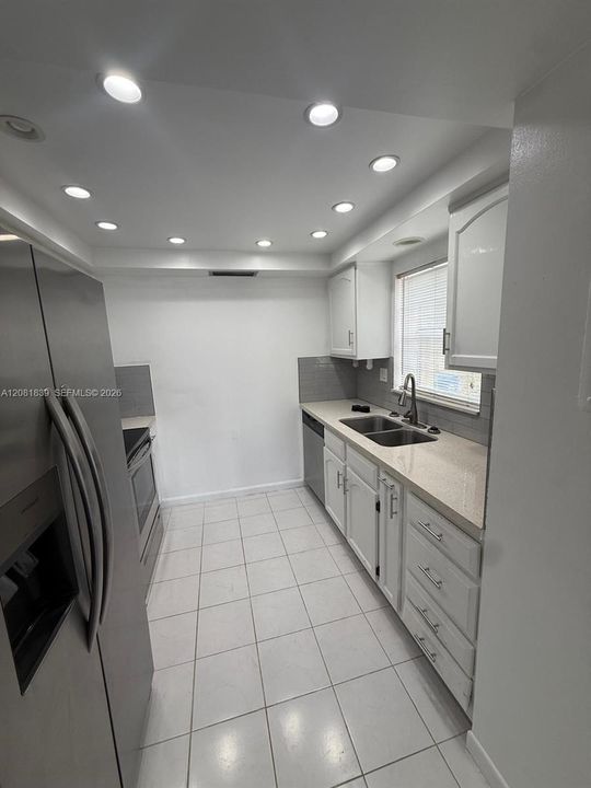 For Rent: $2,550 (2 beds, 2 baths, 1015 Square Feet)