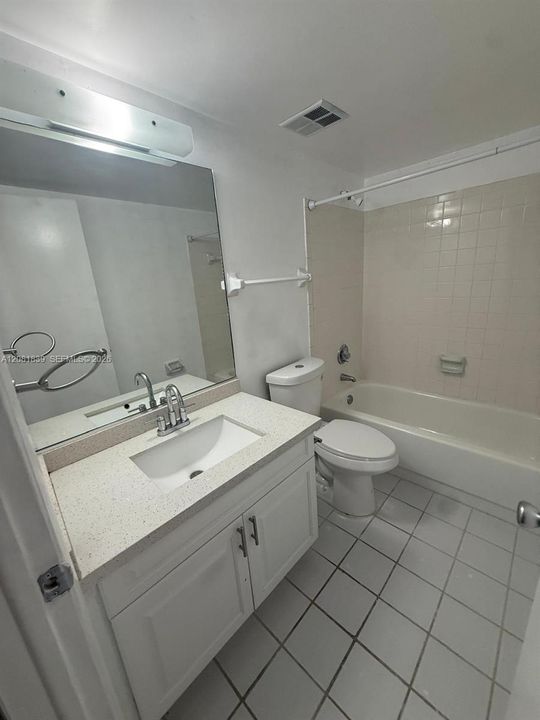 For Rent: $2,550 (2 beds, 2 baths, 1015 Square Feet)