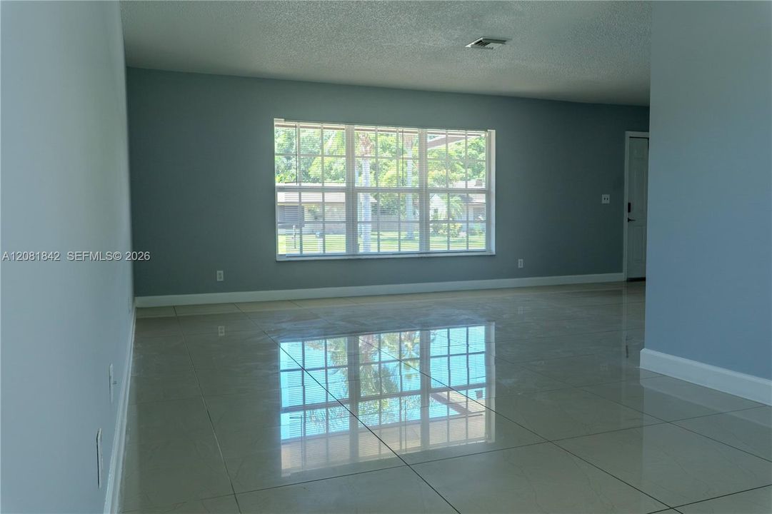 For Sale: $549,000 (3 beds, 2 baths, 1732 Square Feet)