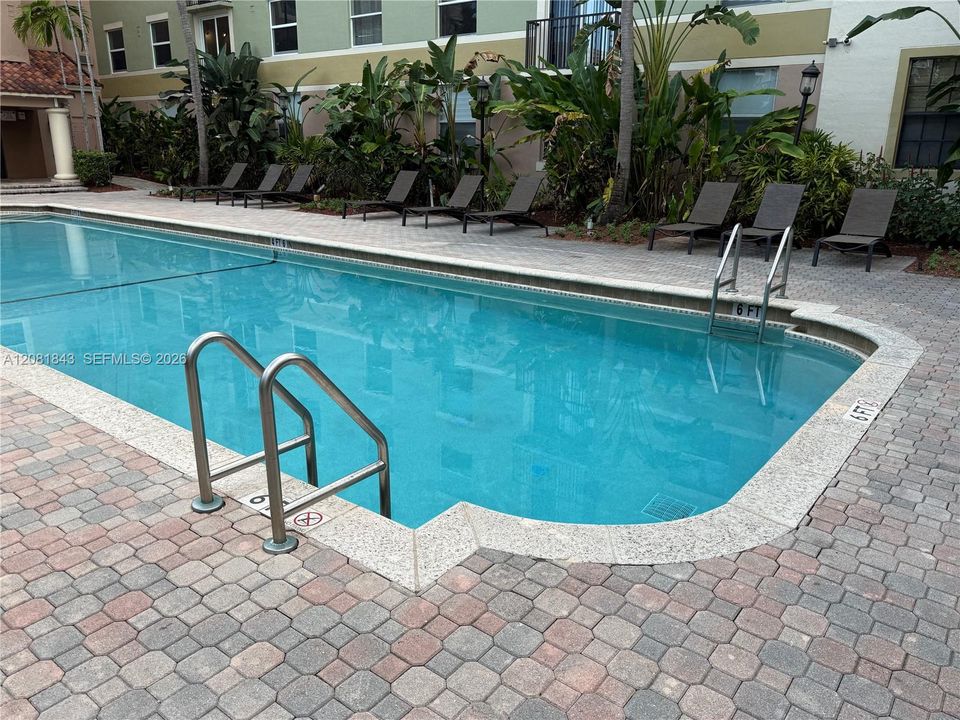 For Rent: $2,200 (2 beds, 2 baths, 1147 Square Feet)